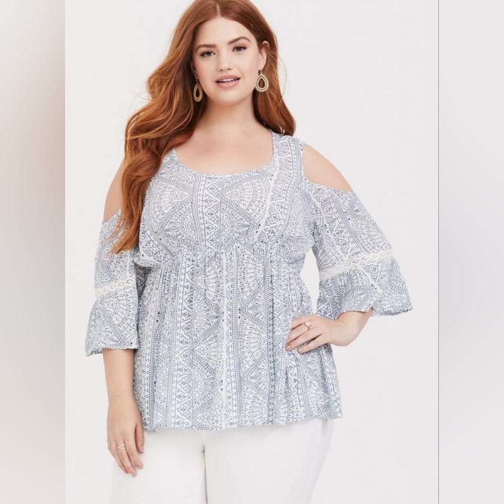 NWT Torrid 2 Gauze Cold Shoulder Top